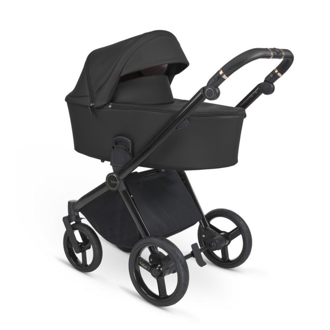 iBebe-Gloss-eco-negro - carritosdebebes.com (1) iBebe Gloss eco negro capazo para recién nacido hasta 9kg y silla de paseo hasta 22kg con saco de dormir y mochila comodidad absoluta y funcionalidad diseño cautivador